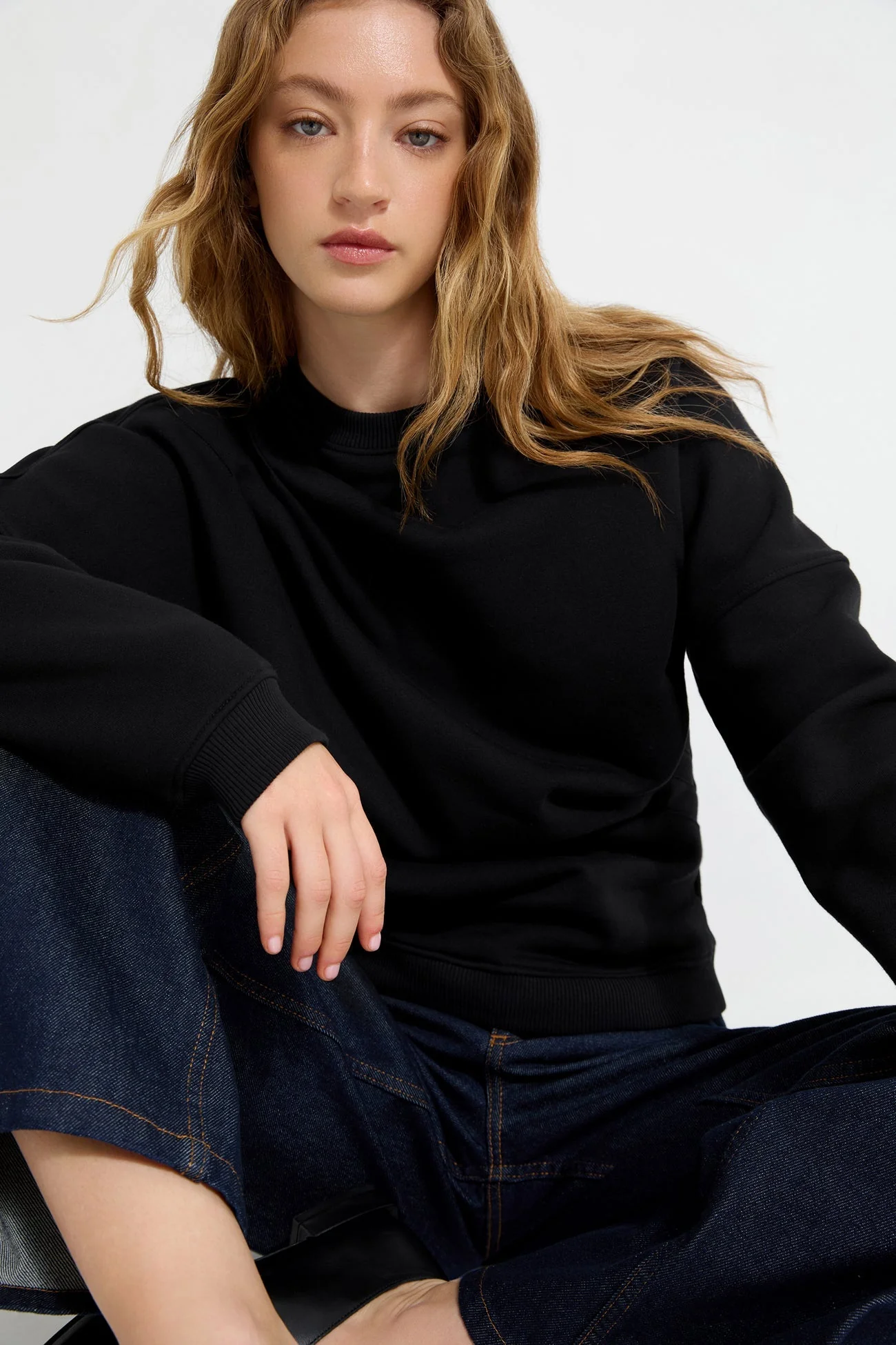 Brynn Sweatshirt | Black - Image 4